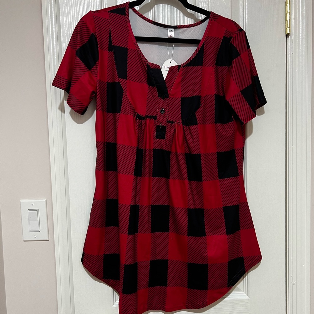 NWT M Plaid Red and Black Women's Short Sleeve Top